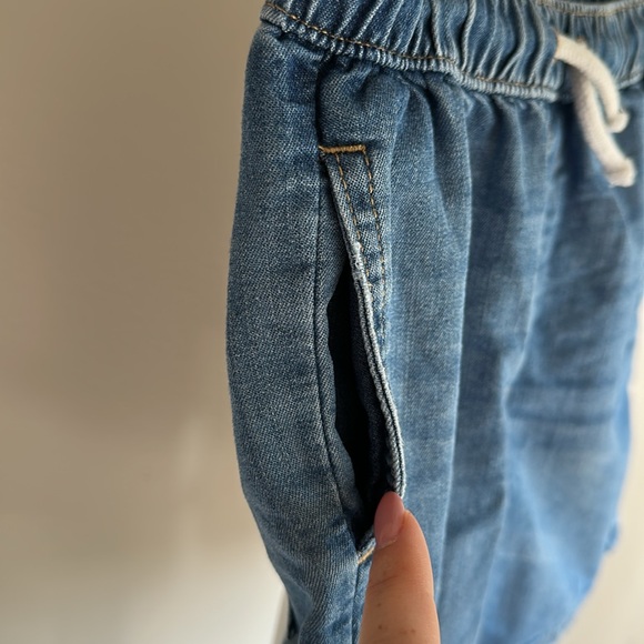 H&M Pull-On Denim Jean Shorts 5T - Picture 2 of 8